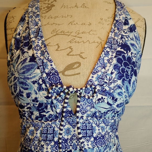 Azura Blue & White Floral Plunging Neckline Halter One-Piece Swimsuit Size 8 - Picture 2 of 13